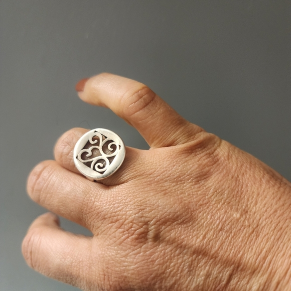 Elegant 925 Silver Swirl Ring Size 7 - Picture 6 of 7